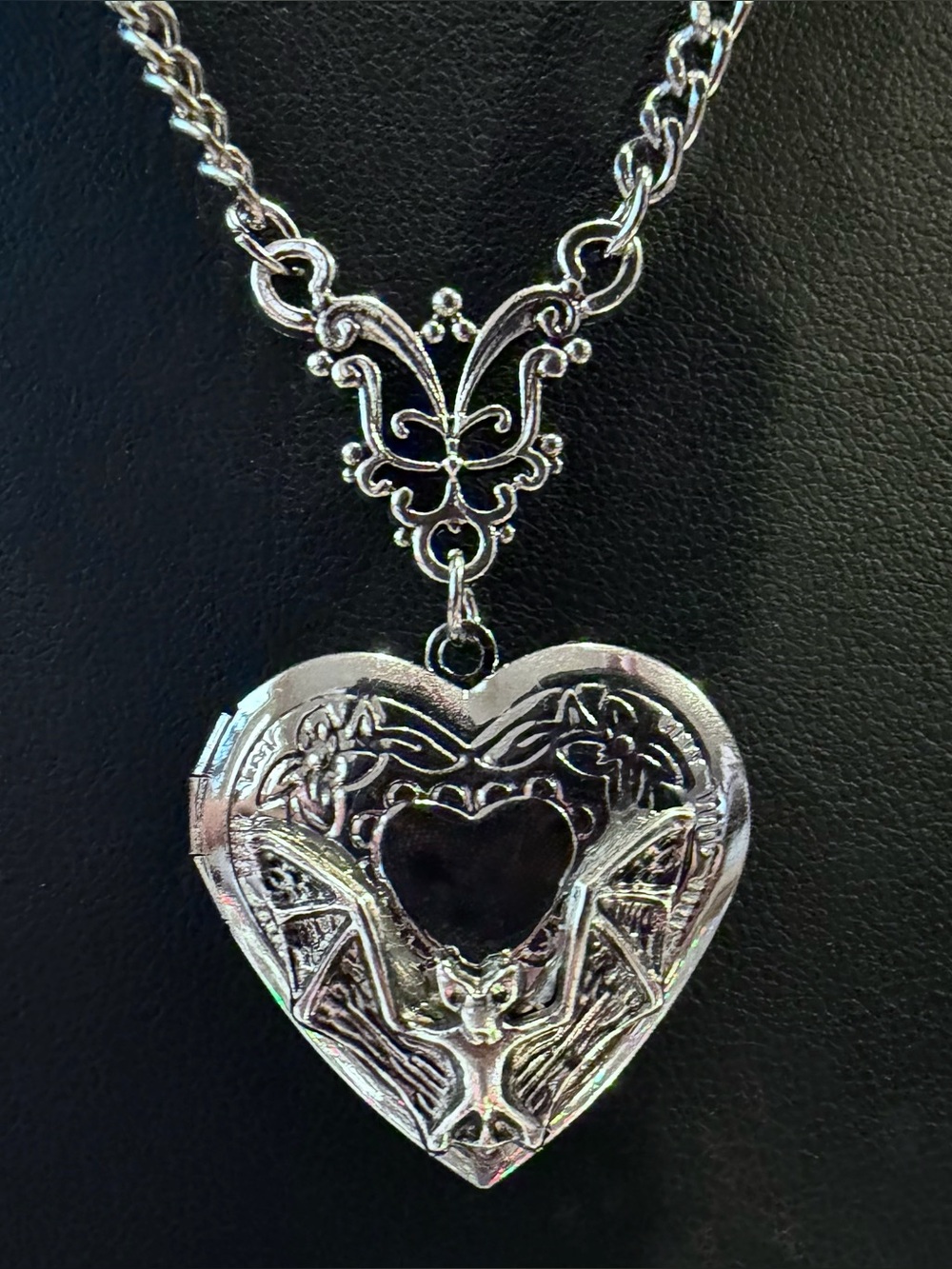 Gothic Vampire Bat Heart Locket Necklace 🩶🦇🖤